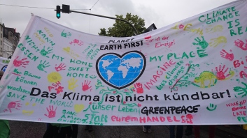 Demo 2. Juli 17, Bündnisse für Klimaschutz, Greenpeace Banner